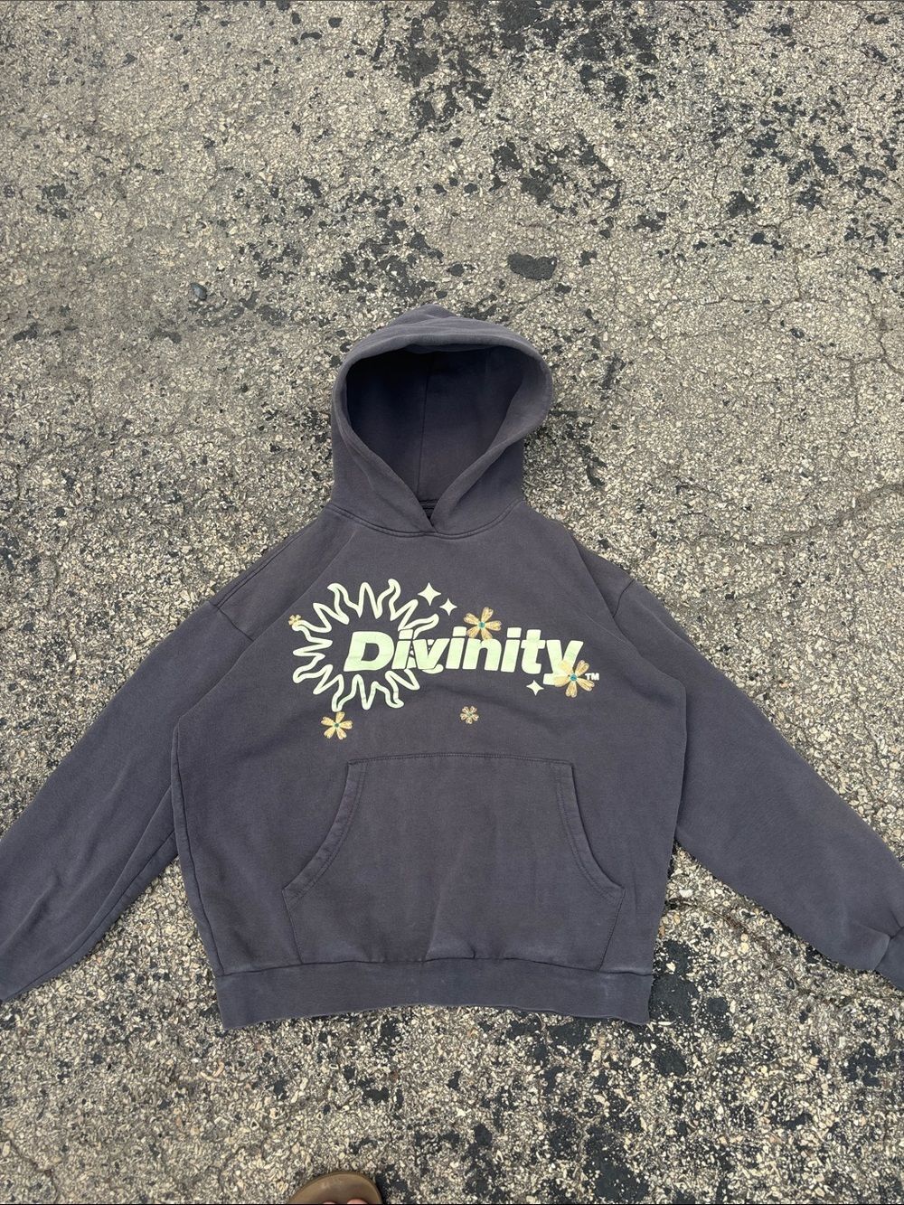 Y2K PacSun Mens Small Faded Black Embroidered Daisy Graphic Hoodie